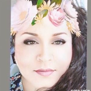 Meet your Posher, Elvia